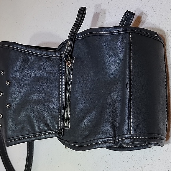 Crossbody 100% PU Leather. New no Tags - Picture 4 of 5